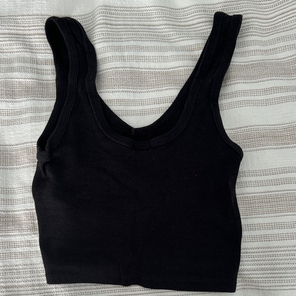 Gray Ribbed Cropped Tank Top - Picture 2 of 3